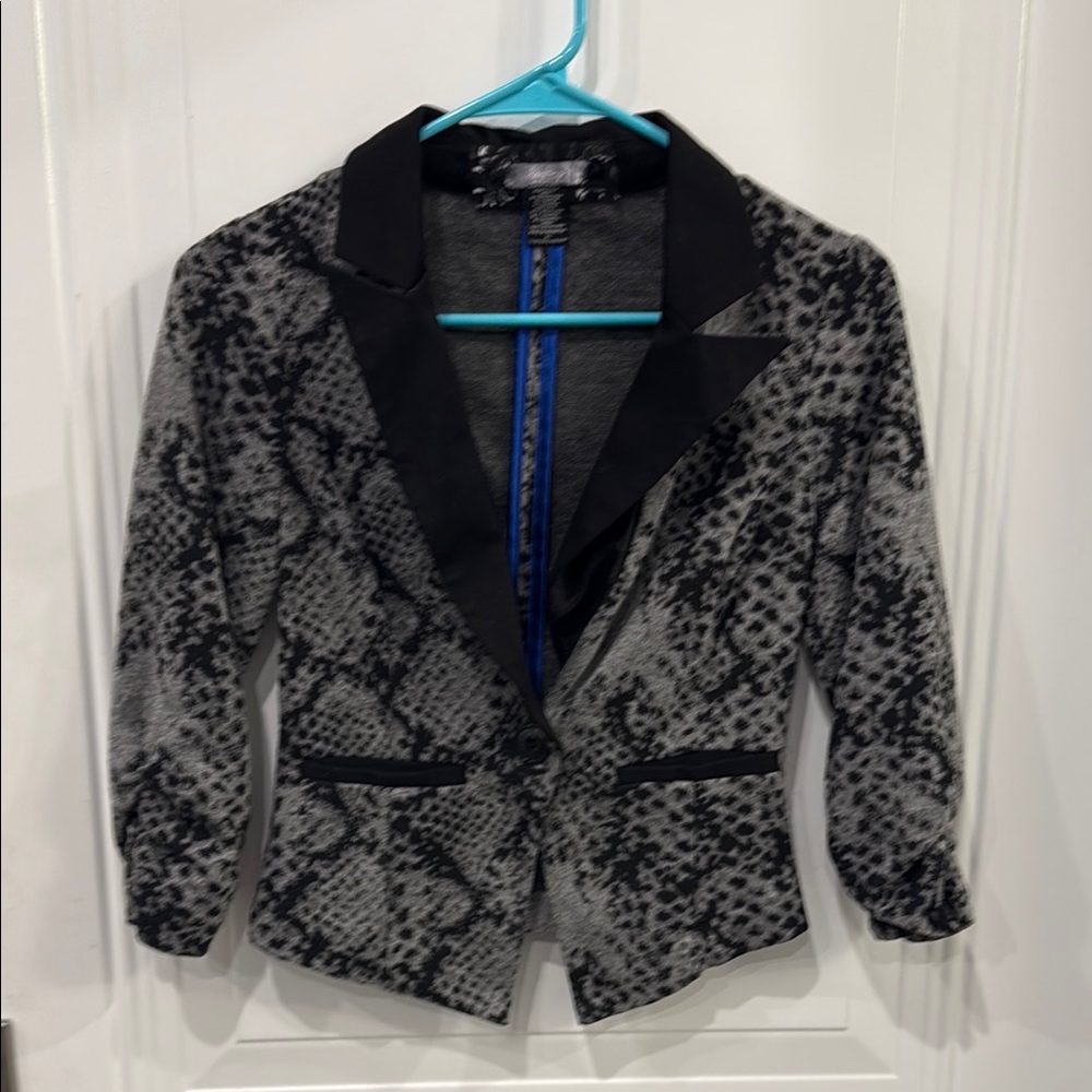 Daytrip Black and Gray Snakeskin Blazer with Cropped Design